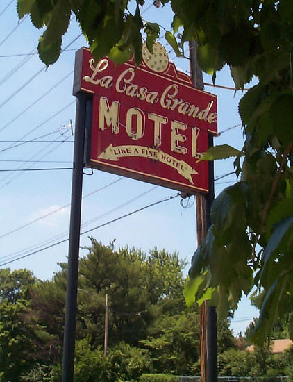 La Casa Grande Motel sign