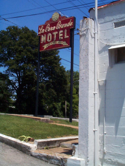 La Casa Grande Motel sign