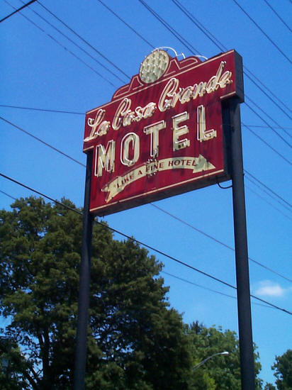 La Casa Grande Motel sign