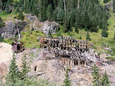 Atlas mine ruins in Yankee Boy Basin