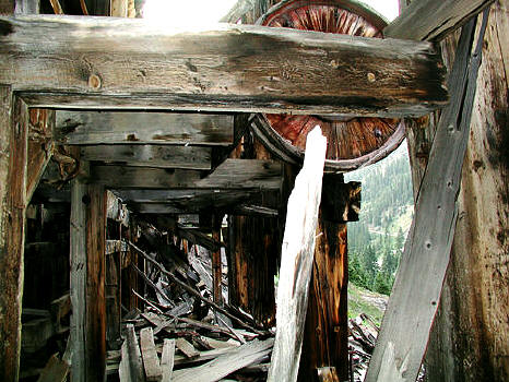 Atlas mine ruins in Yankee Boy Basin